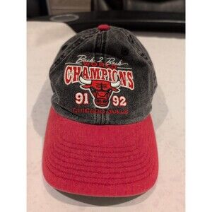 Mitchell & Ness HWC CHICAGO BULLS Back to Back World Champions Buckle Strap Cap